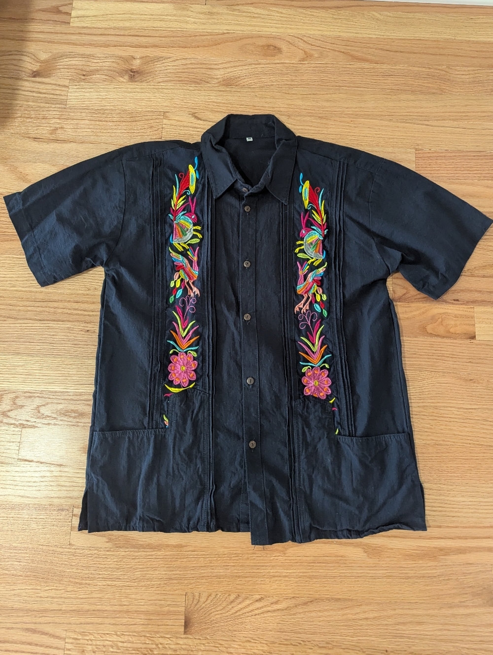 Men's Dark Blue Embroidered Short Sleeve Button-Up Shirt Size Medium